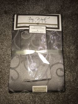 Brand New Tablecloth and Napkin Set
