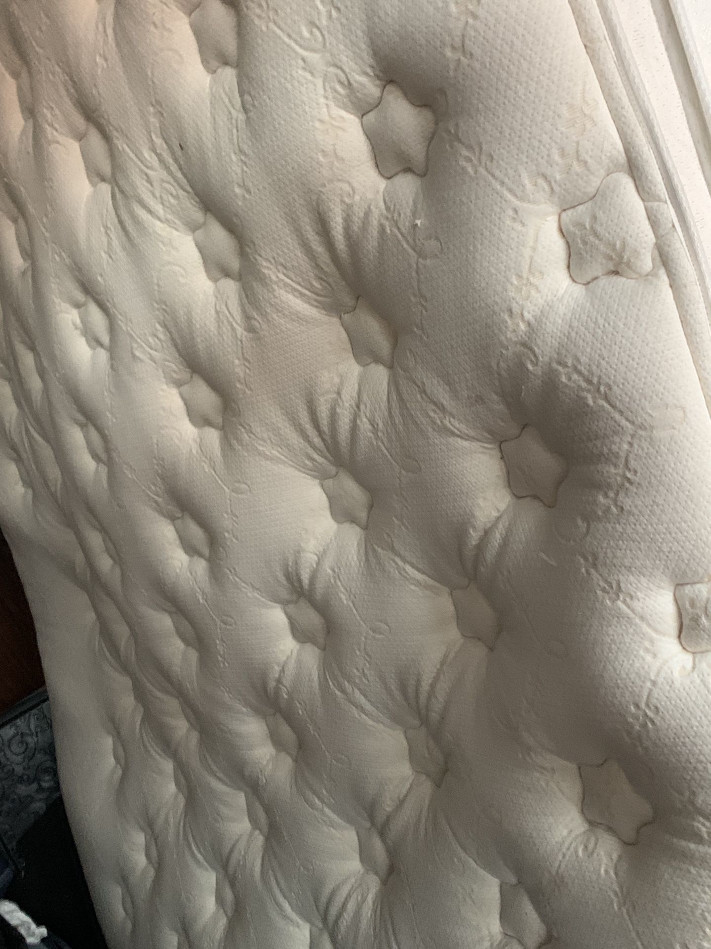Beauty Rest Mattress King Pillow Top Cleaned No Stains