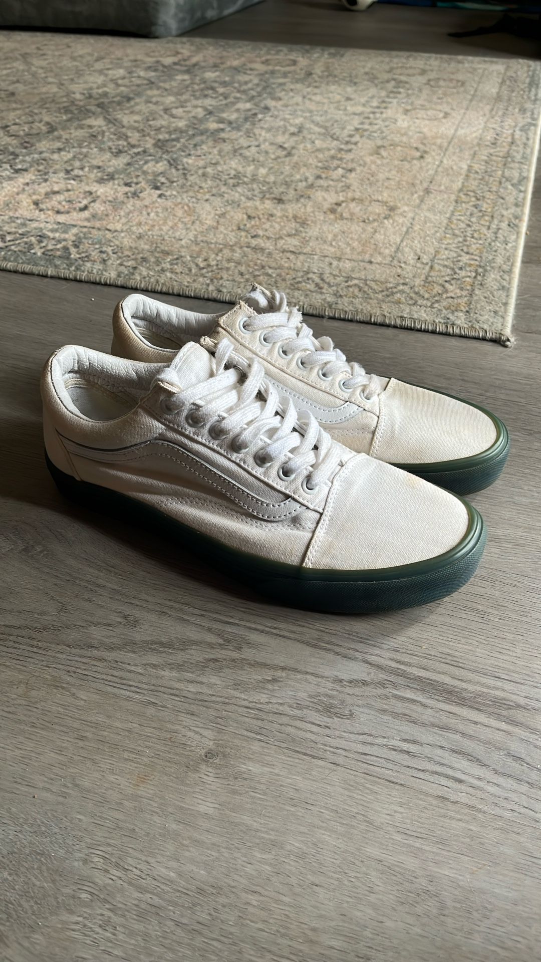 White Vans Men’s 10