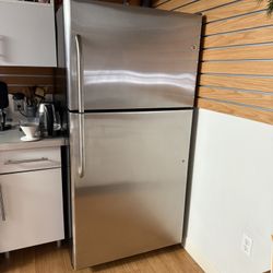 Old GE Refrigerator With Internal water Dispenser 
