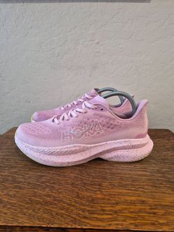 Hoka One One Mach 6 Athletic Road Running Shoes 
Women's Size 8.5B