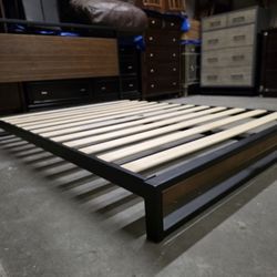 Brown Rustic / Black Metal Full Size Platform Bed Frame
