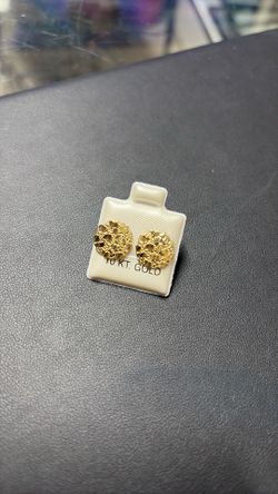 10k Gold Studs 