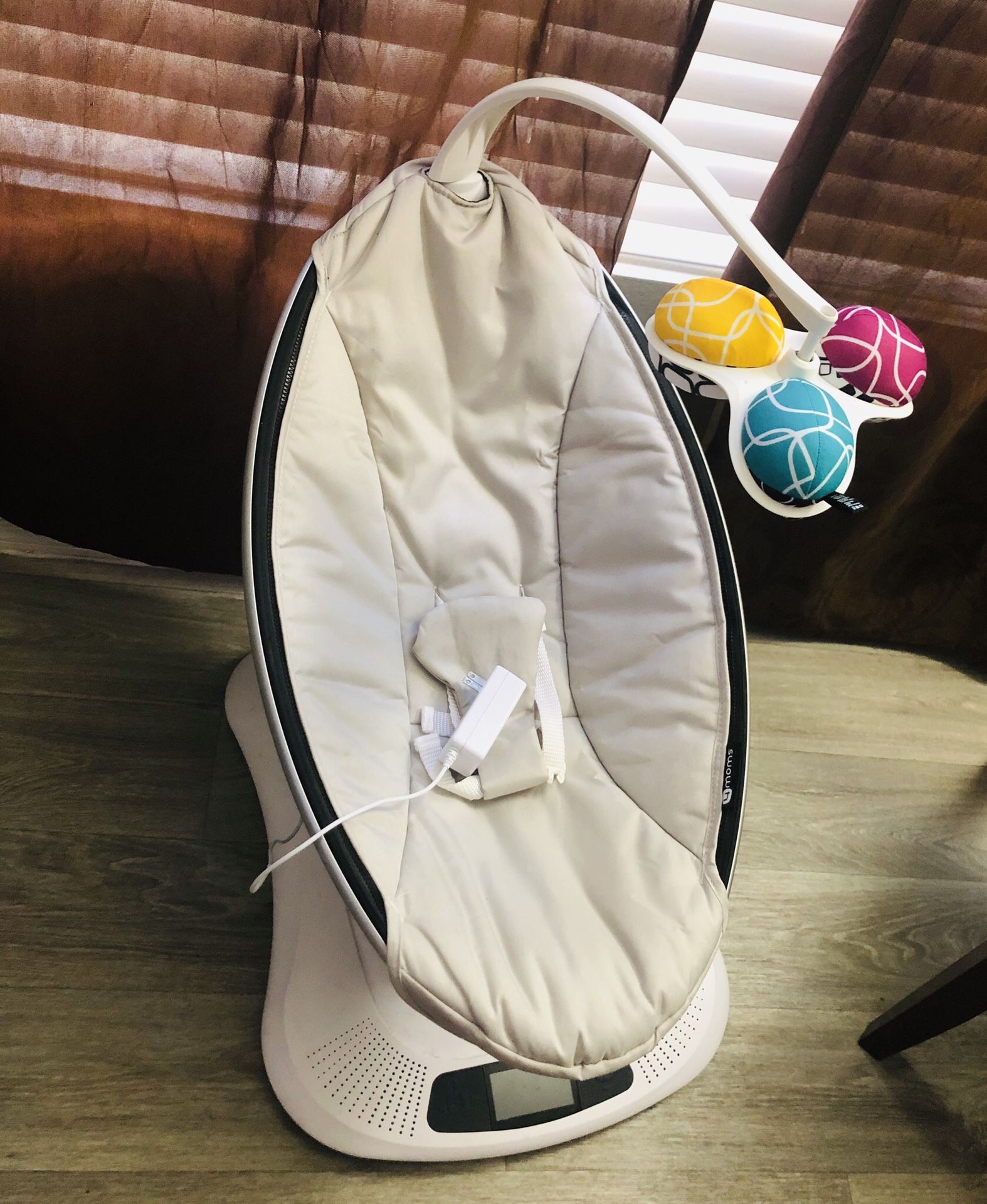 4moms MamaRoo Bluetooth Swing