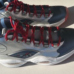 Men’s Reebok Mid basketball Shoes Size 9.5