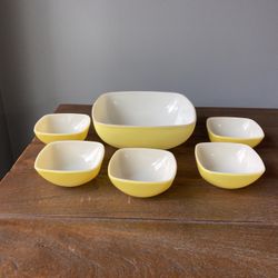 Vintage Pyrex Set Of Bowls