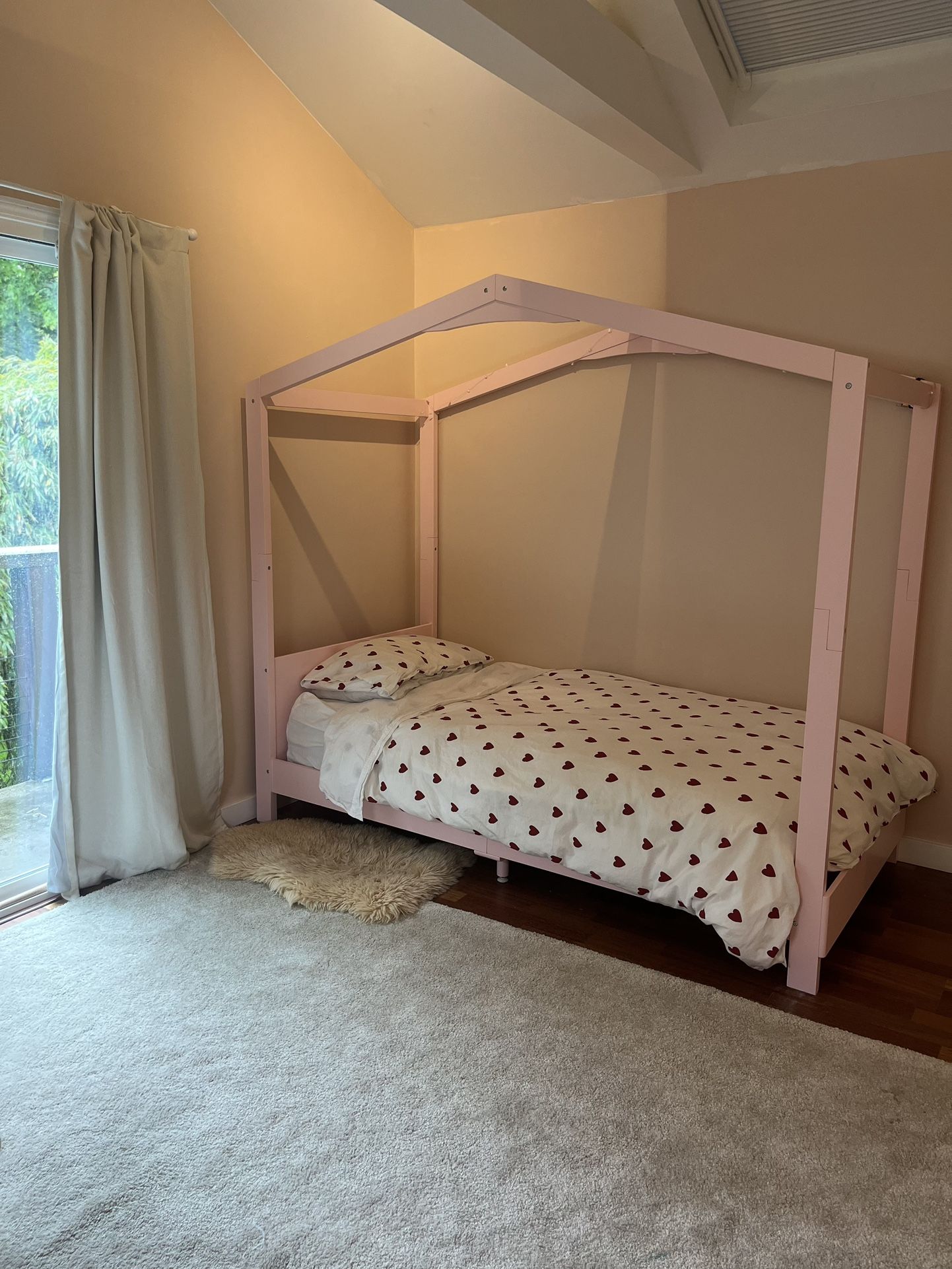 Pink Kids Twin House Bed- Excellent Condition 