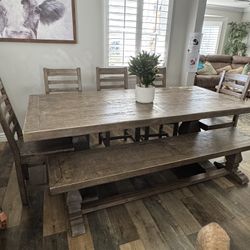 Dining Room Table And Chairs 