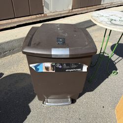 Nice Kitchen Trash Can Just Dusty And Stickers Need To Be Taken Off 