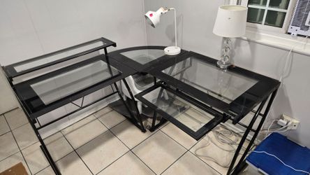 L shaped desk / corner desk