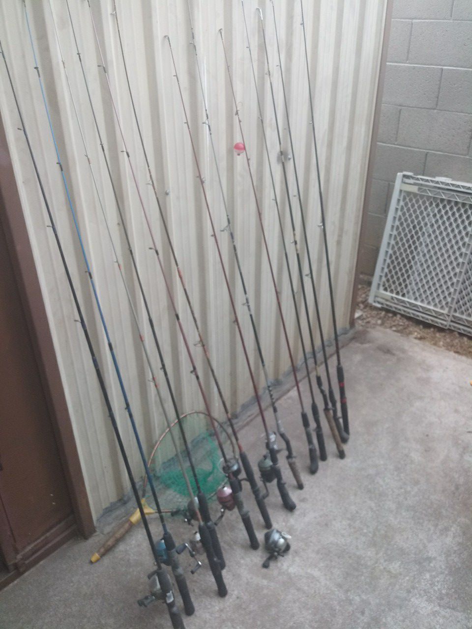 Fishing pole's 8 complete and 5 rods 1 net some Shakespeare, slingshot,daiwa must pick up in Mesa