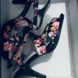 Name brand Womens clothes & shoes (size 9), new to good quality