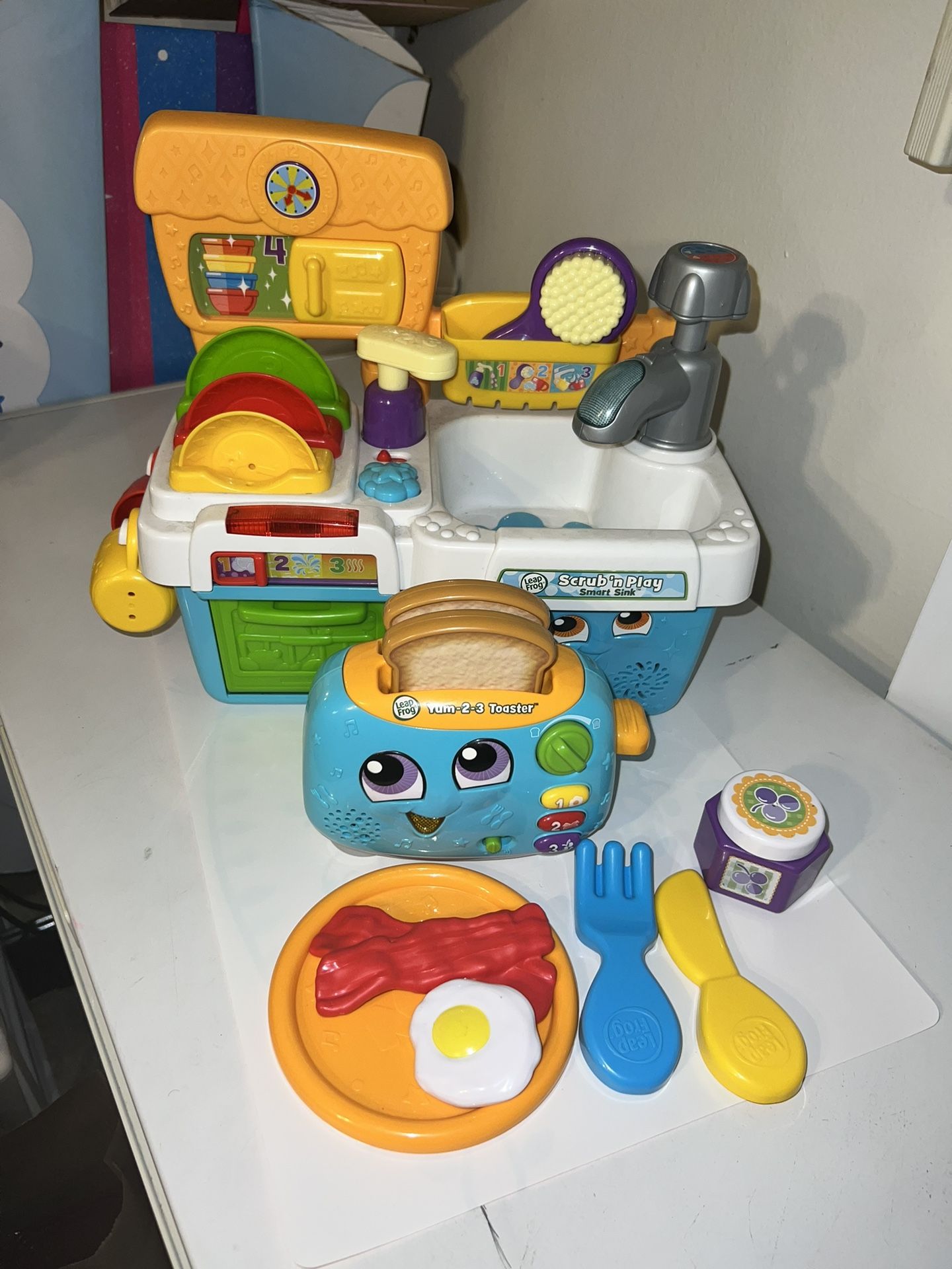 Leap Frog Scrub And Play Smart Sink & Yum 2-3 Toaster
