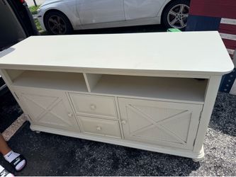 Entertainment center