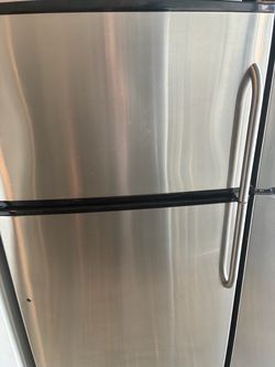 REFRIGERATOR 33” stainless steel