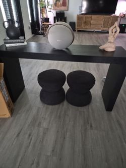 Entry table and stools
