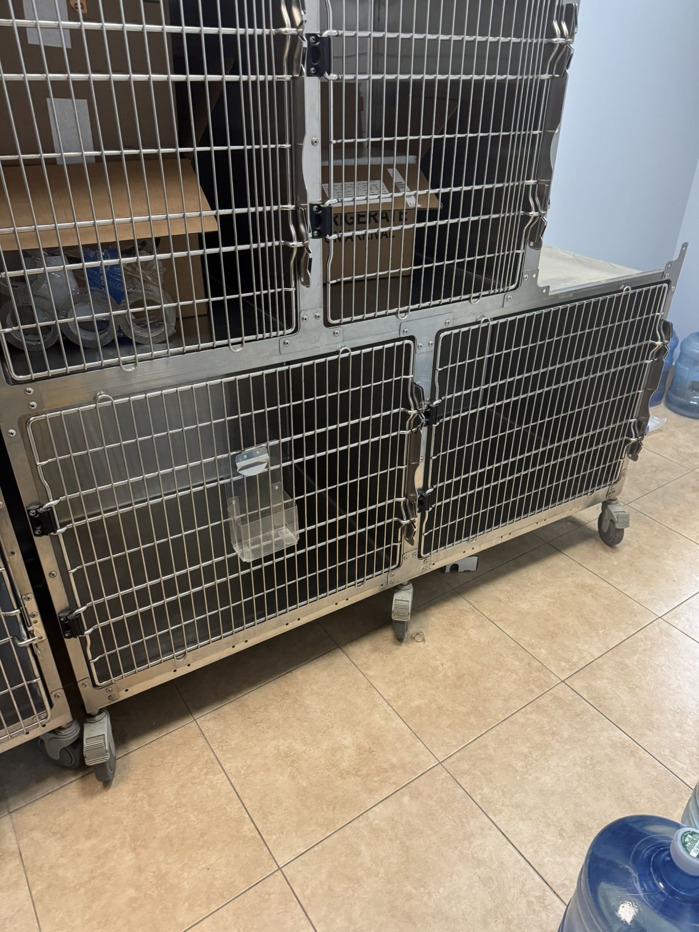 Multiple Dog Kennels + Grooming Table