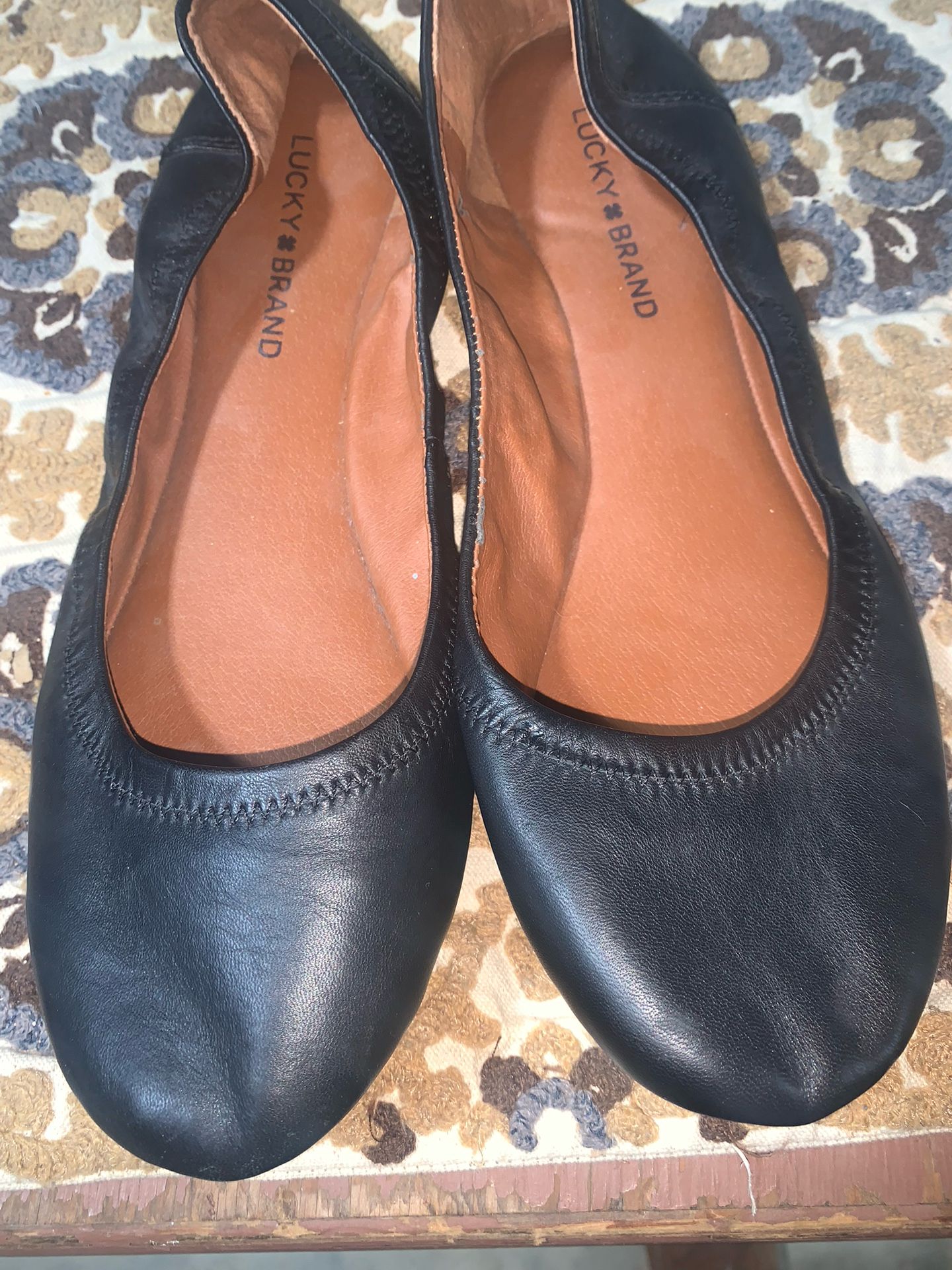 Black leather ballet flats by Lucky Brand 11M