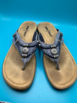 Minnetonka Thong Sandals with Silver Concho Detail