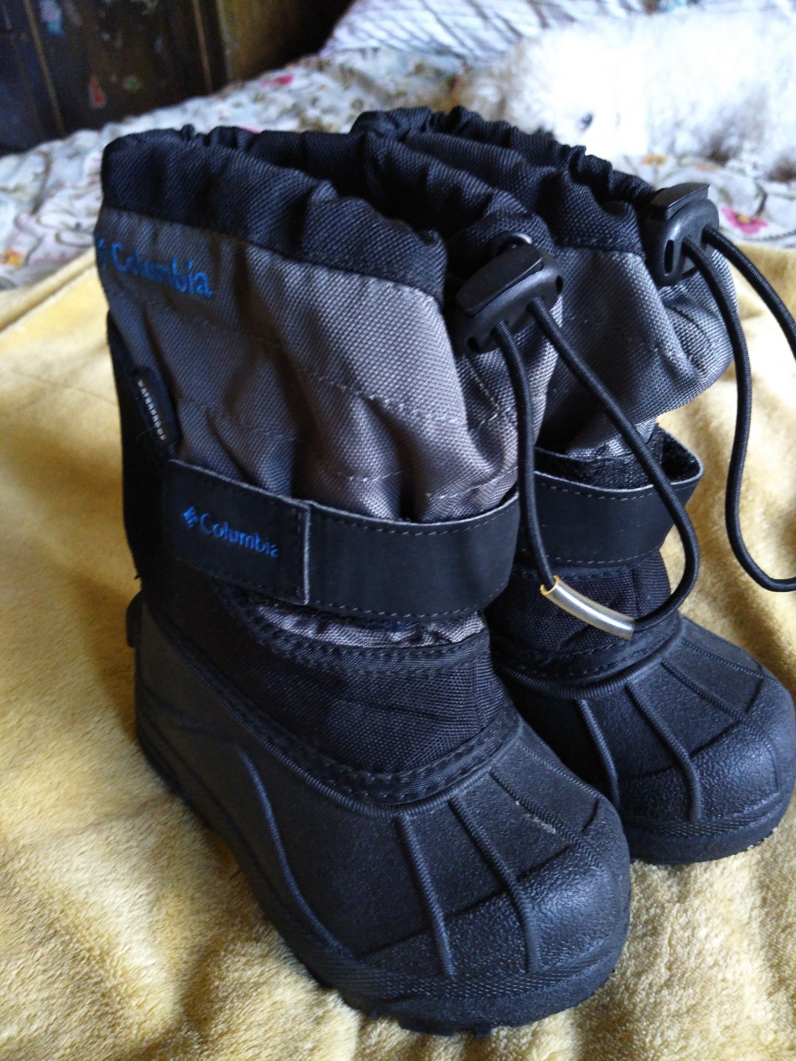 Waterproof kids snow boots size 7