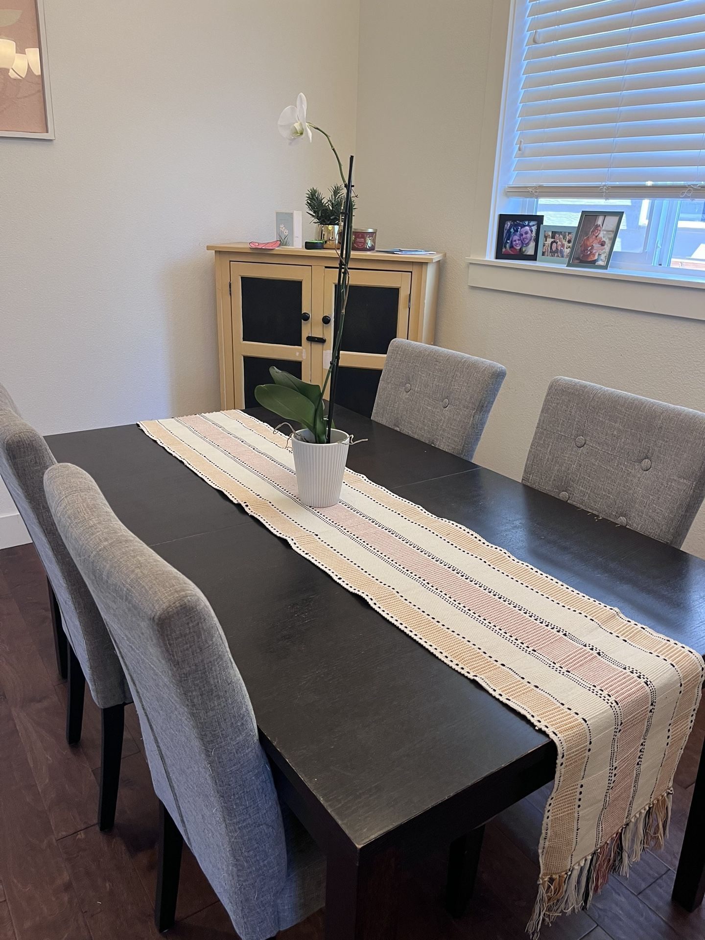 Black Extendable Table With Four Gray Chairs 
