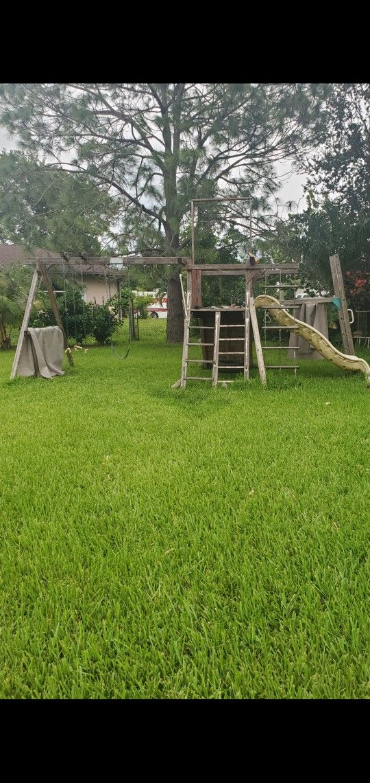 FREE SWING SET