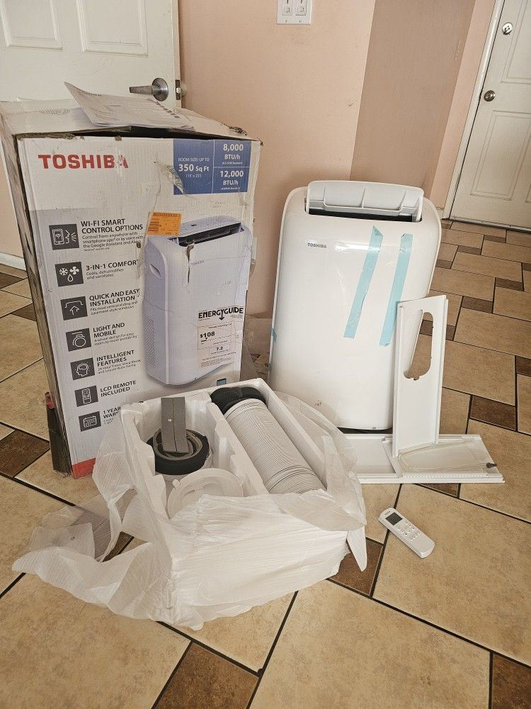 NEW AC PORTABLE TOSHIBA 8000 BTU WIFI 350 SQ FT COMES WITH ACCESSORIES REMOTE CONTROL, EXHAUST HOSE,WINDOW KIT FOR ANY QUESTION TEXT ME PLEASE HABLO E