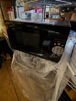 Black Countertop Microwave Oven