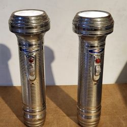This model is a classic, ribbed chrome flashlight X2