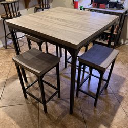 Dining Set – 36” x 36” Table + 4 Stools – Excellent Condition