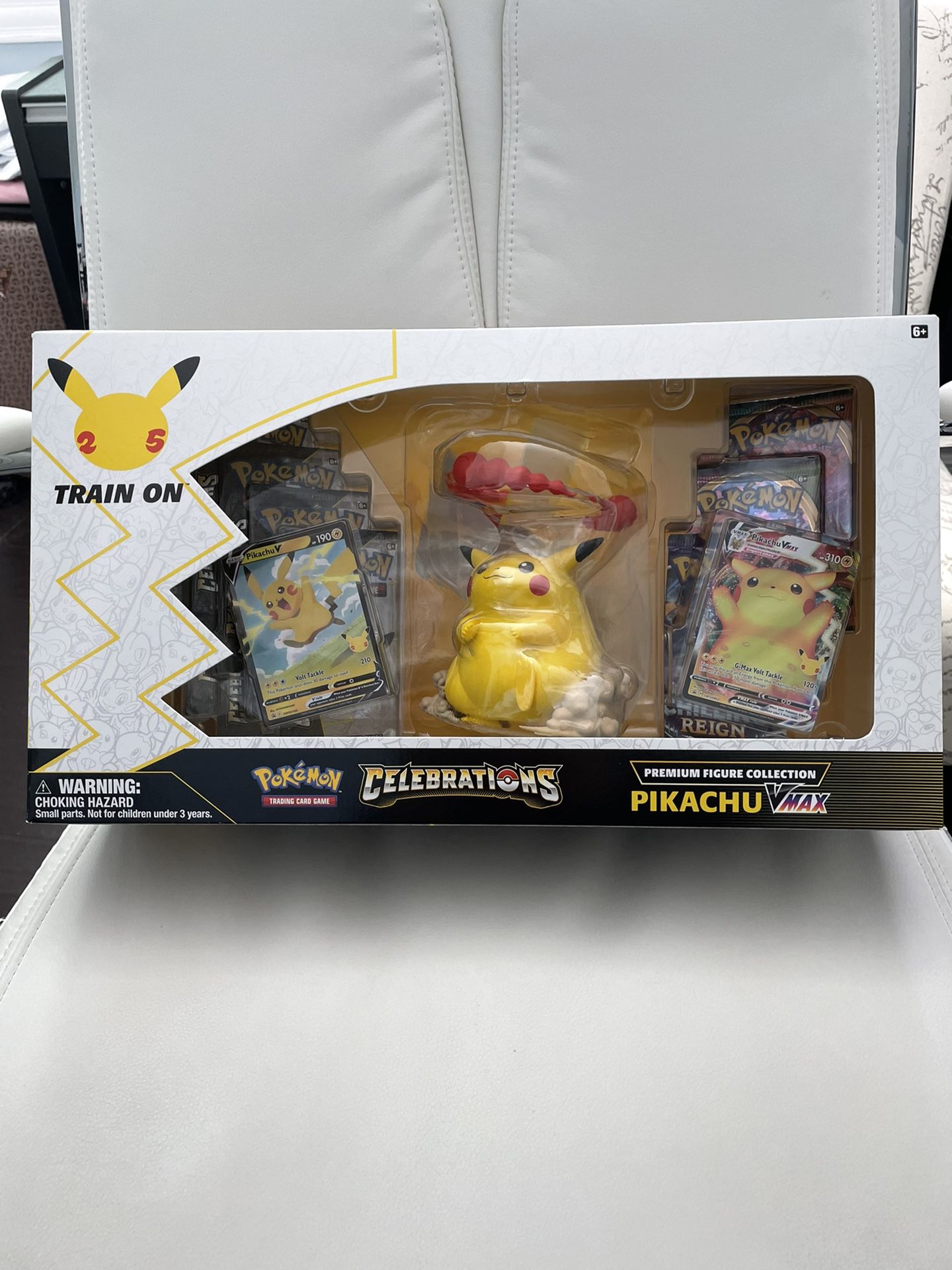 Pokemon Tcg Celebrations Premium Figure Collection Pikachu VMAX