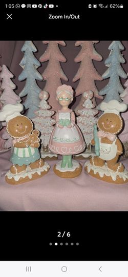 Mrs. Claus' Bakery Holding Cookie House & Gingerbread Bakers