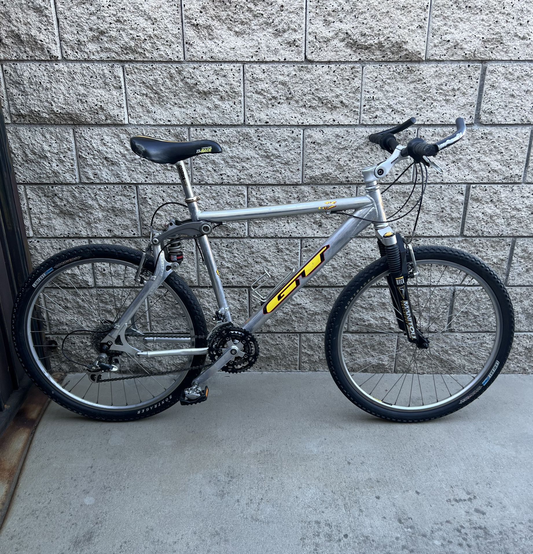 Mountain Bike Vintage 1996 GT LTS Full Suspension. Made in the USA! Ready to ride or a great addition for your bike collection. 24 speed! Shifts good!