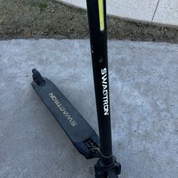 Swagger-1 Electric Scooter - Charges & Runs, 15 MPH - Charger included