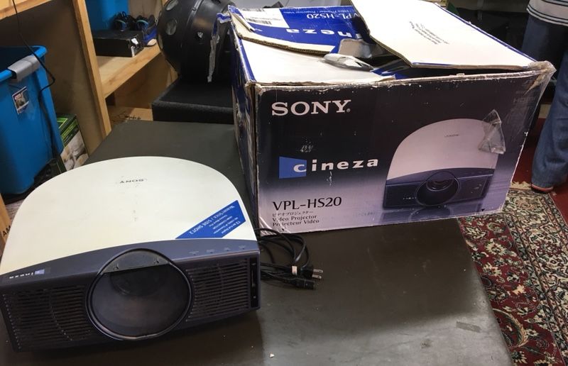 Sony VPLHS20 Cineza Digital Home Entertainment LCD Projector