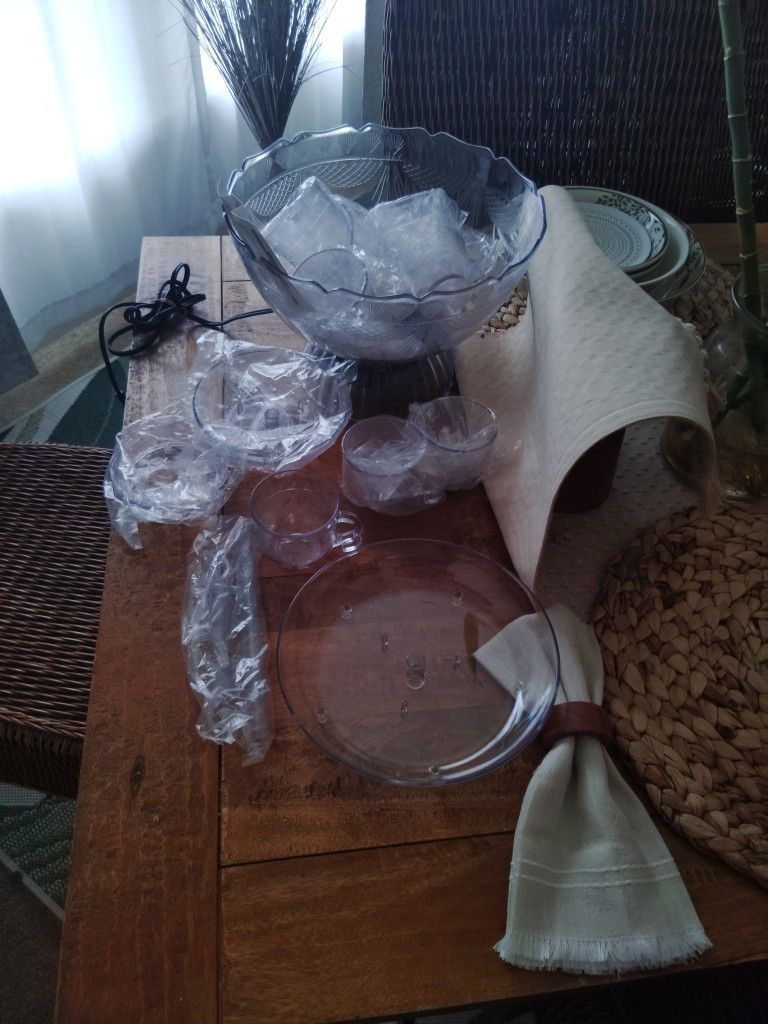 Fountain Drink Pitcher With Cups New