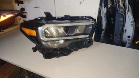 2016-2024 TOYOTA TACOMA RH HEADLIGHT