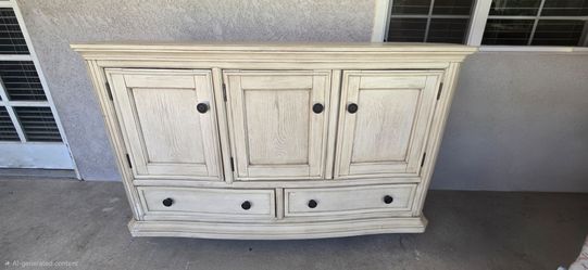 Ashley Furniture Demarlos Vintage White