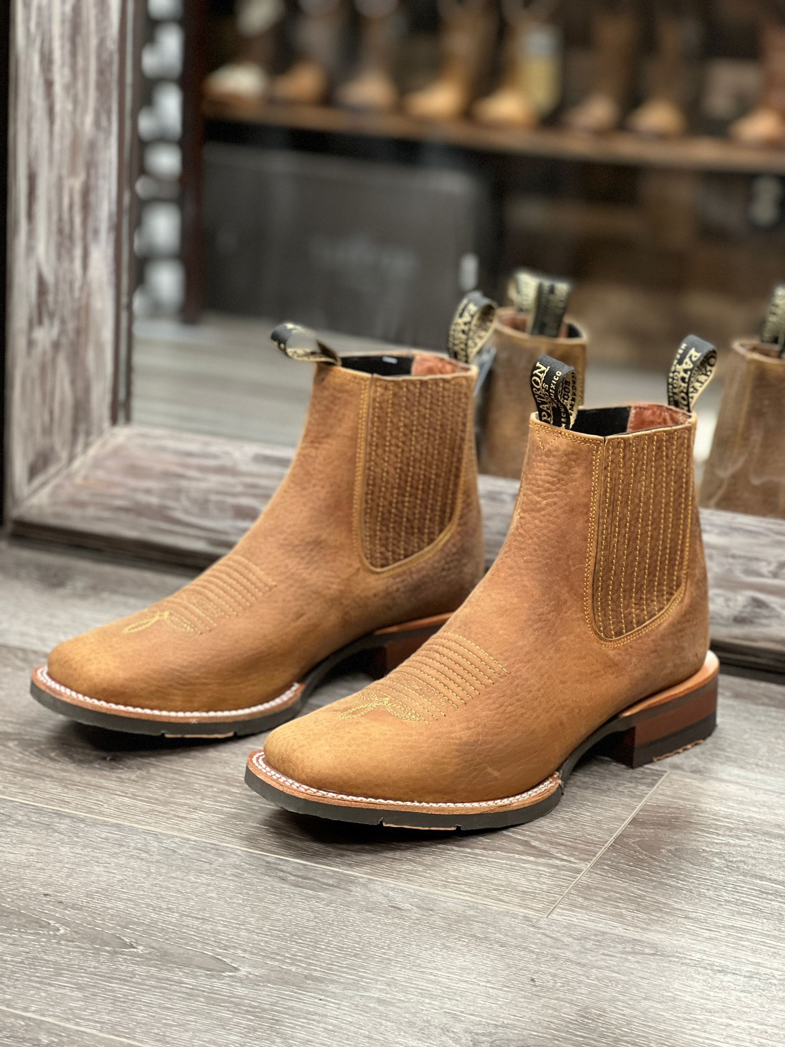 Botin Cuadrado Rodeo Camel Nobuck Hule
