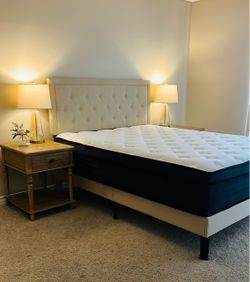 Queen Tufted Bed Mattress 2 lamps 2 nights stand
