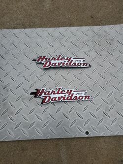 Harley Davidson Tank Badges (Chrome/red)