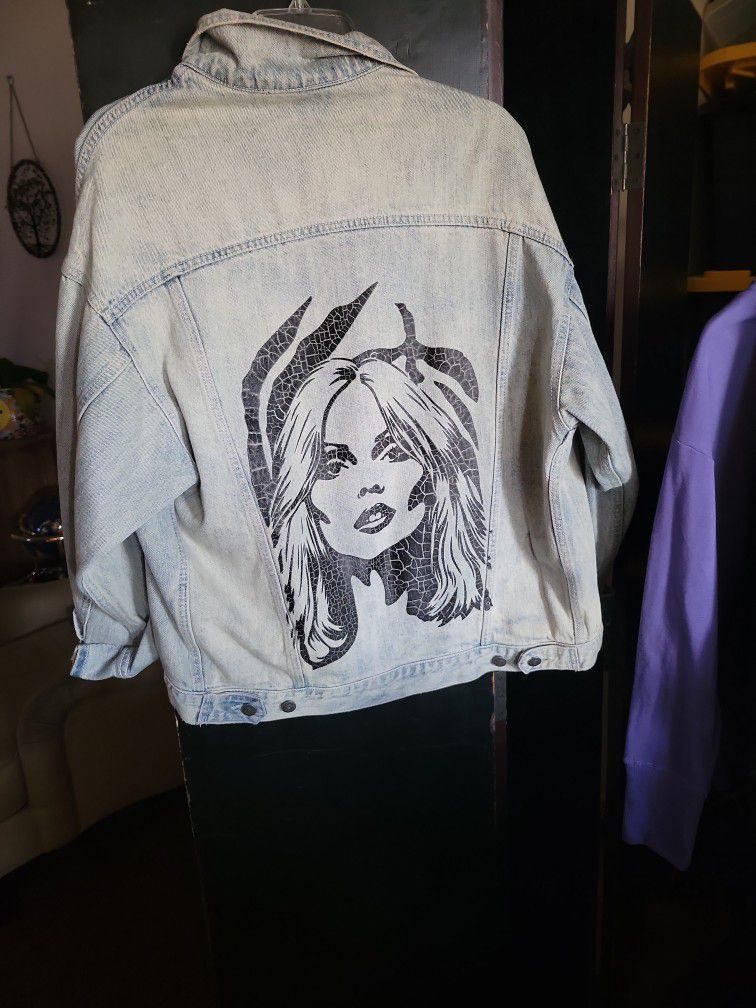 Blondie obey Jean jacket.
Medium