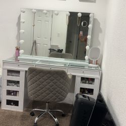 Vanity With Chair 