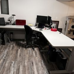 Sturdy Office Desk [Let’s Make A Deal]