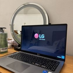 LG gram 15” Ultra-Lightweight and Slim Laptop with 11th Gen Intel® Core™ i5 Processor w/Intel® Iris®