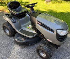 Craftsman LTS 2000 Riding Mower 42” Deck Briggs and Stratton 19.5 hp platinum engine 2 sets of new mulching blades