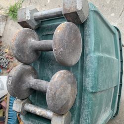 4 Barbells 2-20lb 1- 10lb And 1 -5lb