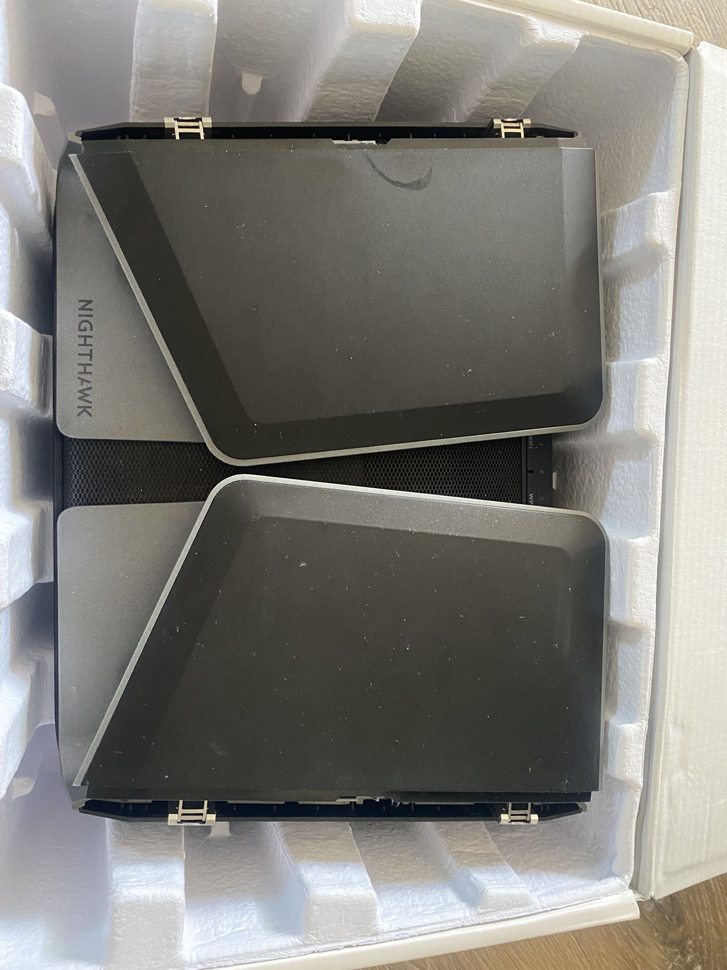 Nighthawk AX8 AX5700 WiFi Router