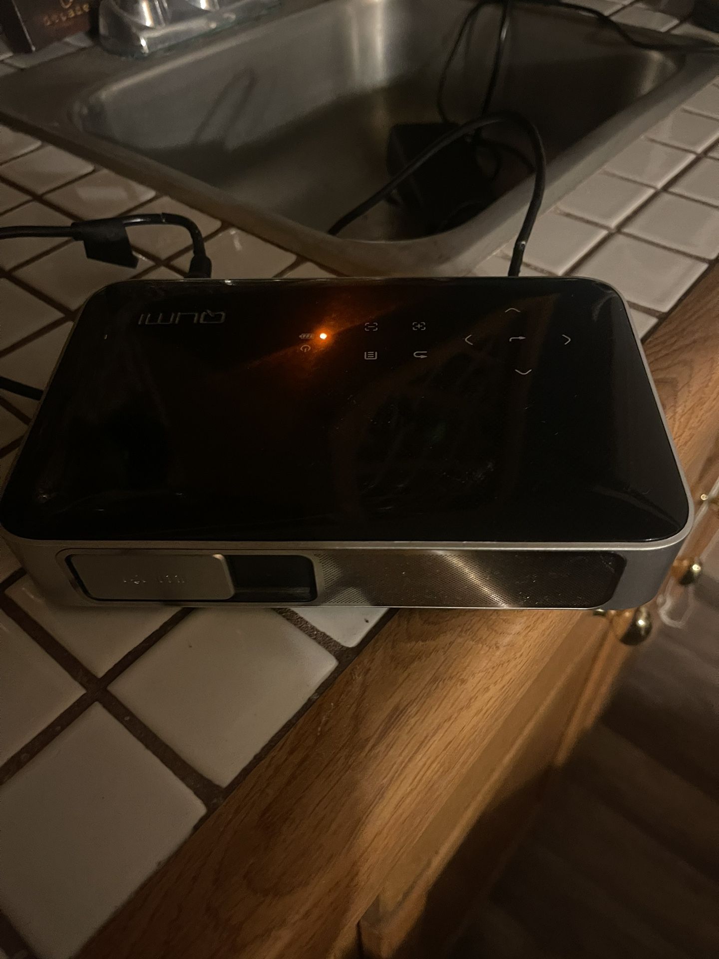 Projector Pocket Small Qumi Tv Rechargeable
