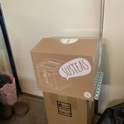 New, unused, easy-to-use, fast-frying electric fryer